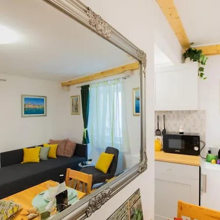 In The Old Town Of شقة