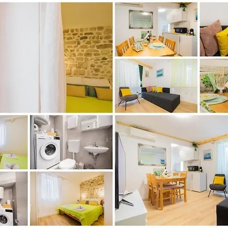 In The Old Town Of Apartment Trogir
